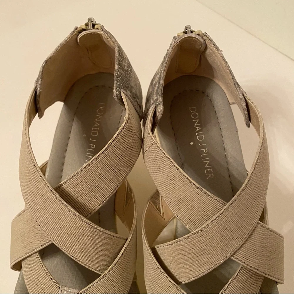 DONALD J PLINER SHOES WEDGE GRAY LEATHER TEXTILE STRAP ZIP BACK WHITE SOLE 7.5 M